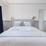Luxury - Avenue Montaigne Apartament *