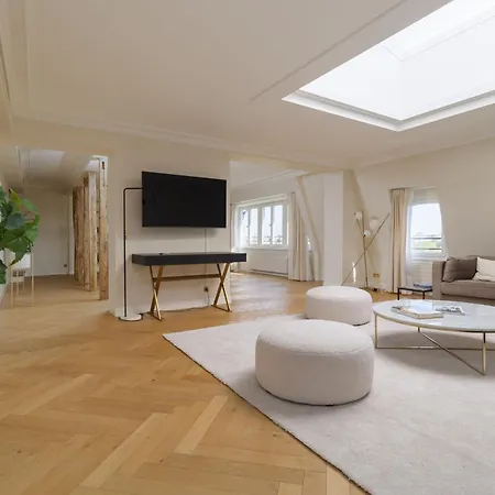 Luxury - Avenue Montaigne 巴黎