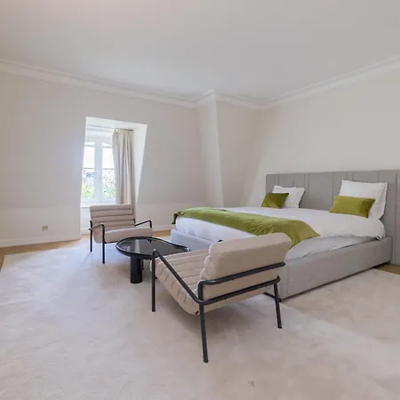 Luxury - Avenue Montaigne