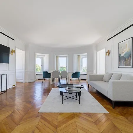 Luxury - Avenue Montaigne Apartment Paris