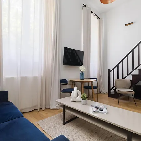 Luxury - Avenue Montaigne Paris