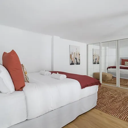 Luxury - Avenue Montaigne Apartment