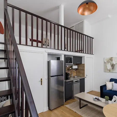 Luxury - Avenue Montaigne Apartment Paris