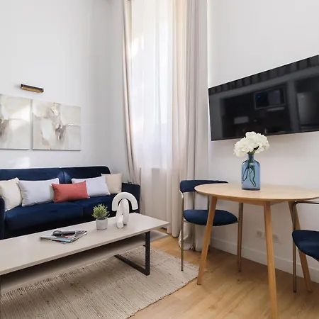 Luxury - Avenue Montaigne Apartment Paris