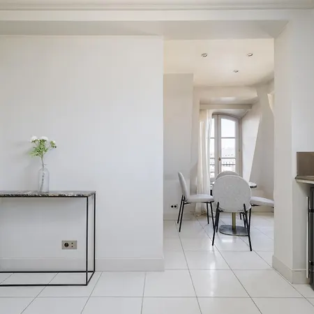 Luxury - Avenue Montaigne Paris