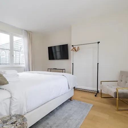 Luxury - Avenue Montaigne * Paris