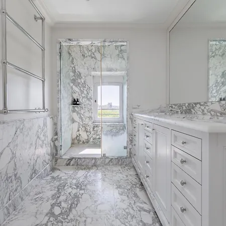 Luxury - Avenue Montaigne Paris