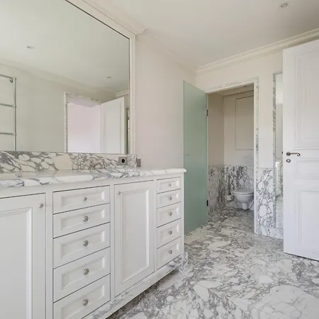 Luxury - Avenue Montaigne * Paris