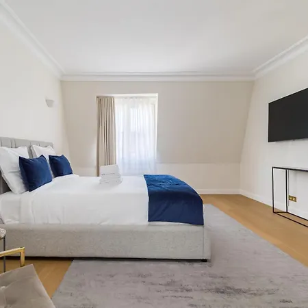 Luxury - Avenue Montaigne Apartment Paris