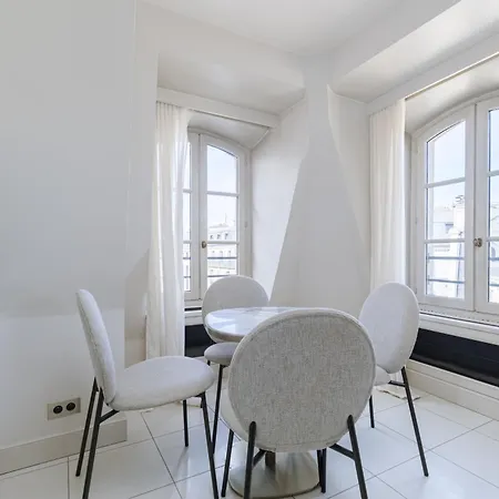 Luxury - Avenue Montaigne Paris