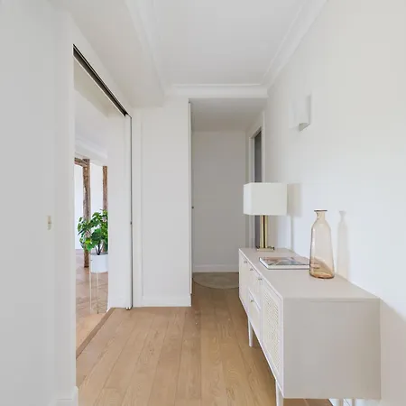 Luxury - Avenue Montaigne Apartment *