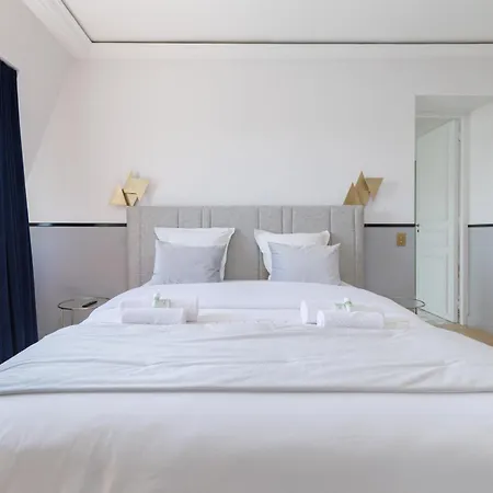 Luxury - Avenue Montaigne Apartment *