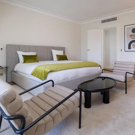 Luxury - Avenue Montaigne Apartment Paris
