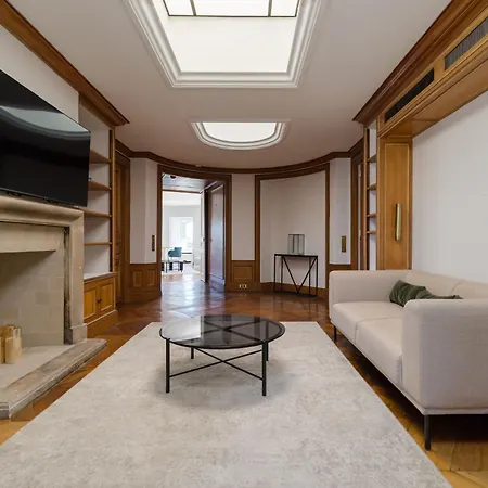 Luxury - Avenue Montaigne *