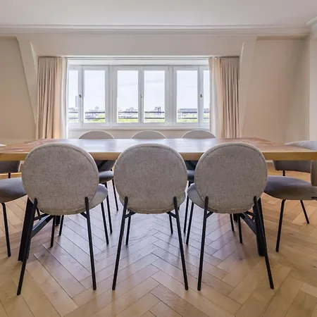 Luxury - Avenue Montaigne Paris