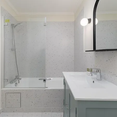 Luxury - Avenue Montaigne Paris