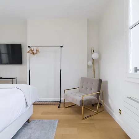 Luxury - Avenue Montaigne Paris