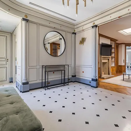 Luxury - Avenue Montaigne