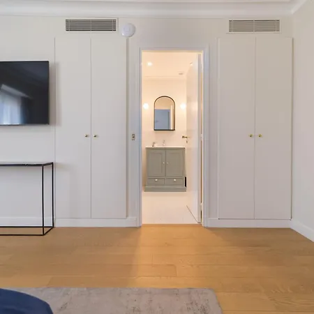 Luxury - Avenue Montaigne