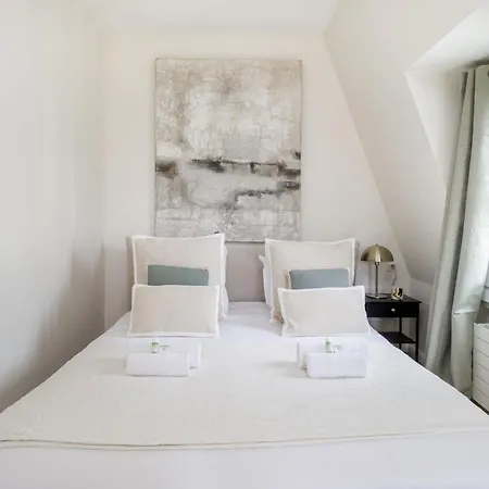 Luxury - Avenue Montaigne Apartment Paris