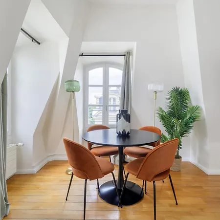 Luxury - Avenue Montaigne Paris