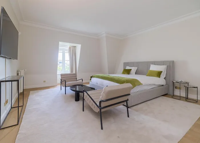 Luxury - Avenue Montaigne