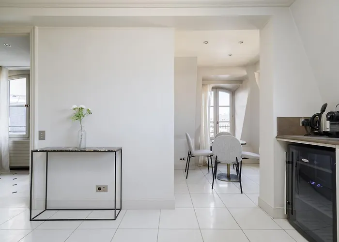 Luxury - Avenue Montaigne פריז