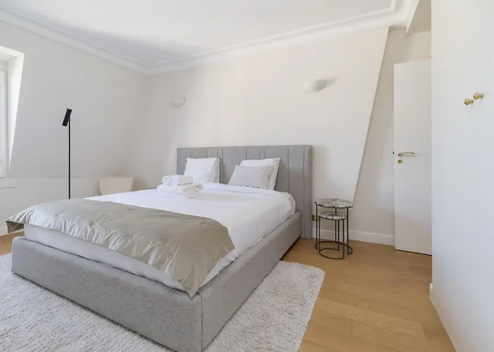 Luxury - Avenue Montaigne דירה *