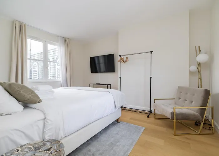 Luxury - Avenue Montaigne * פריז