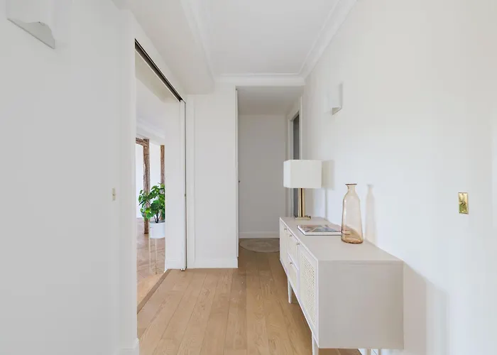 Luxury - Avenue Montaigne דירה *