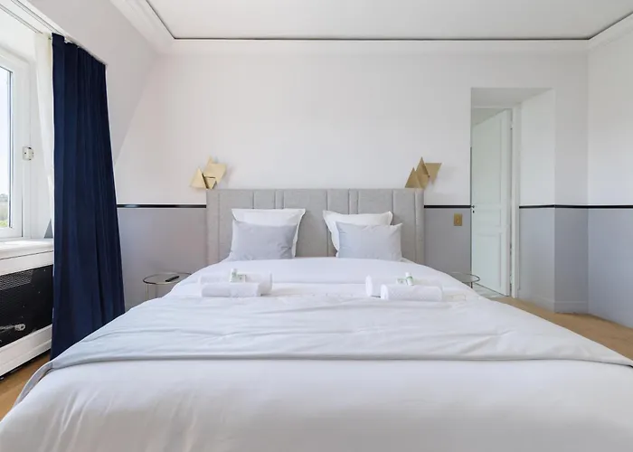 Luxury - Avenue Montaigne דירה *