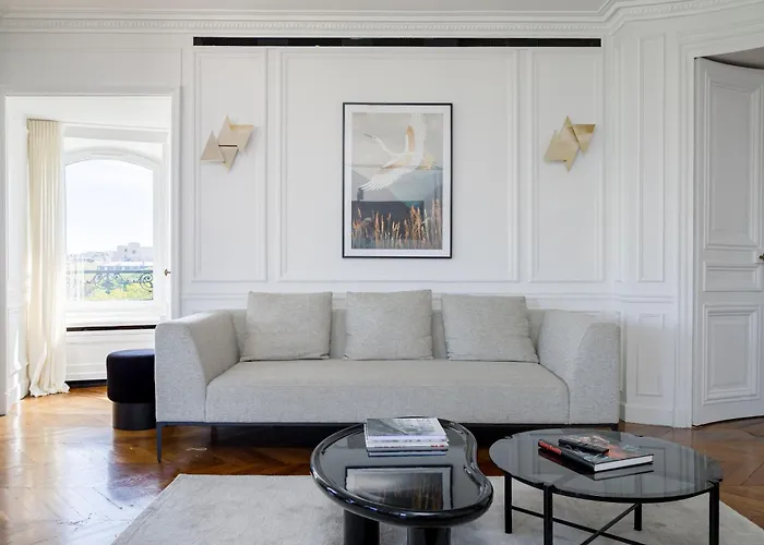 Luxury - Avenue Montaigne