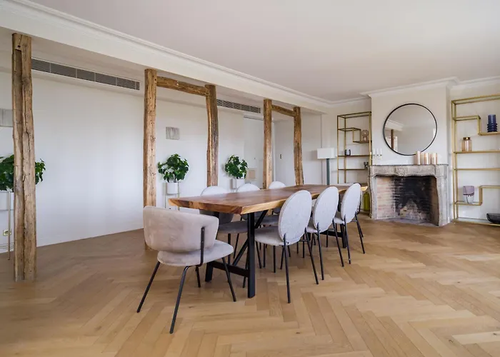 Luxury - Avenue Montaigne