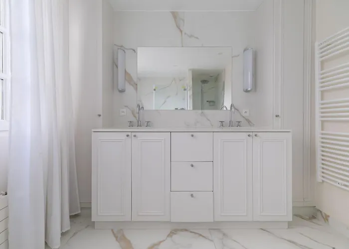 Luxury - Avenue Montaigne דירה *