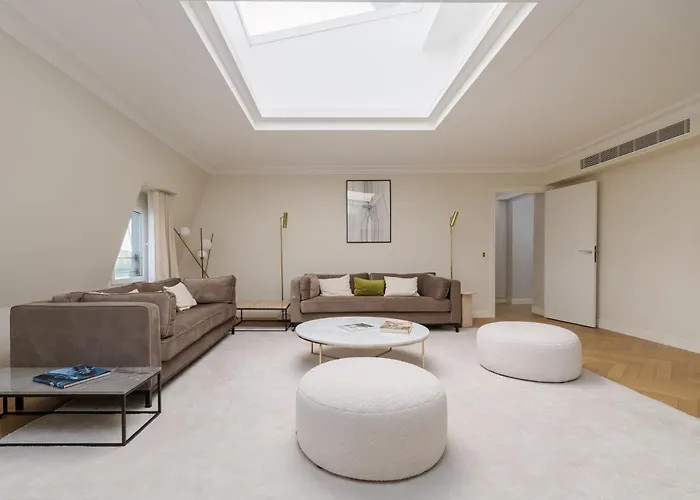 Luxury - Avenue Montaigne *