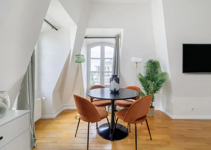 Luxury - Avenue Montaigne פריז